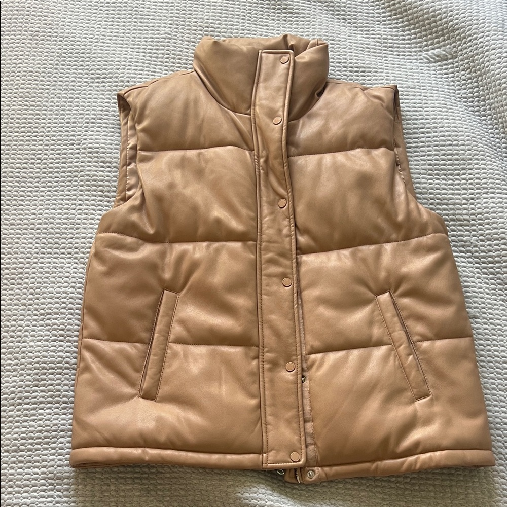 ABERCROMBIE & FITCH Tan Puffer Vest